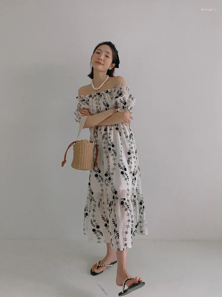 Festklänningar 2024 Kinesiska eleganta temperamentklänningar Kvinnor en axel tunn och hög midjekontor