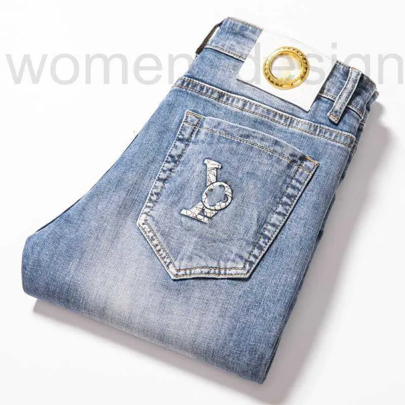 Calças de brim dos homens do desenhista novo verão cor clara jeans masculino fino ajuste pequeno pé elástico etiqueta de moda calças impressas r4eg fr0m