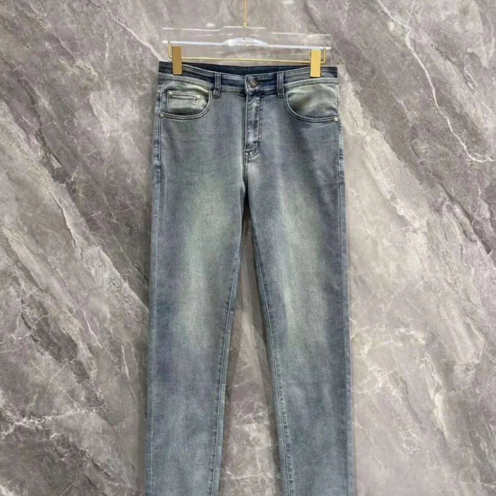 Högkvalitativa män jeans designer jeans män kvinnor metall triangel byxor mode casual smala raka byxor hög ände tvättad denim