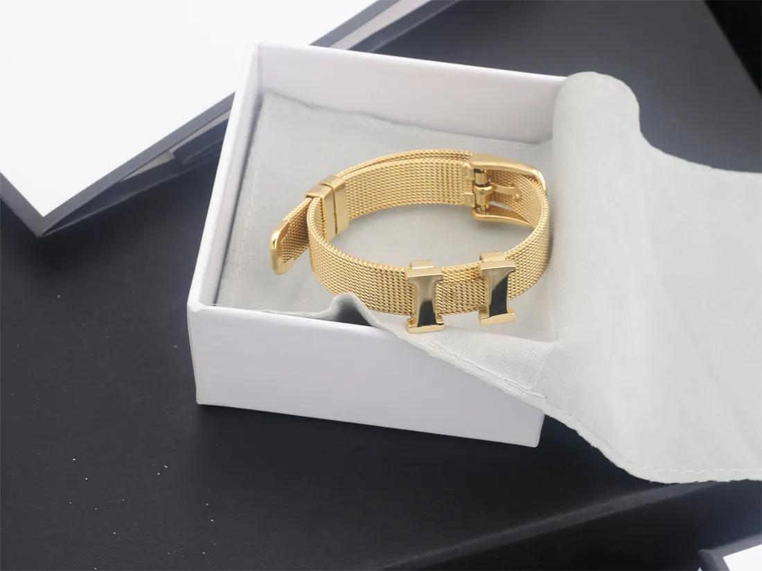 19Style Luxury Fashion Letter Designer Mens Bangle Women Armband Varumärke Brev Smycken Tillbehör Högkvalitativ årsdag med Box Dust Bag