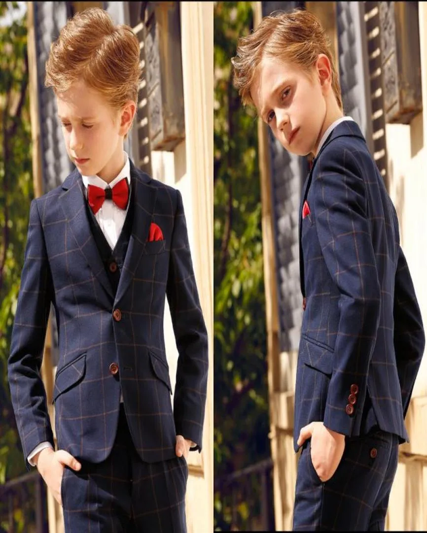 Costumes de mariage pour enfants quatre pièces, nouvelle arrivée, revers à pointe, sur mesure, vêtements de cérémonie pour garçons, veste, pantalon, poche carrée, nœud papillon, robes2301138