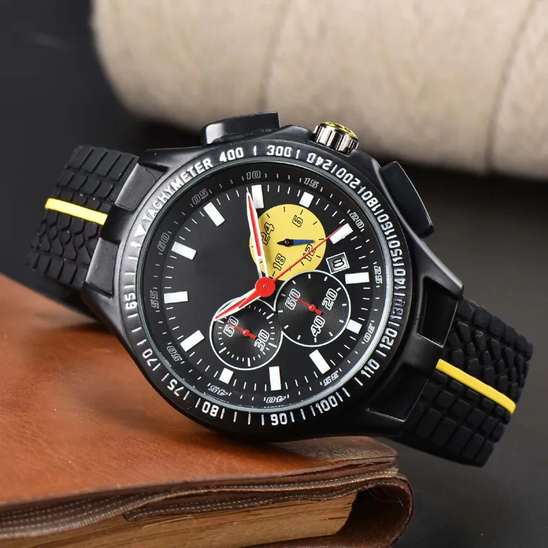 2024 Hommes Montre Nouvelle Montre Top Bande de montre en caoutchouc étanche Business Casual Quartz Montre Hommes Trois Yeux Multifonction Chronographe FR08