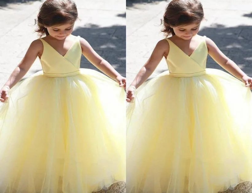 Söt gul prinsessan Flower Girl Dresses Vneck Ball Gown Tulle Long Toddler Pageant Dress Kids Party Dress First Communion Dress3208770