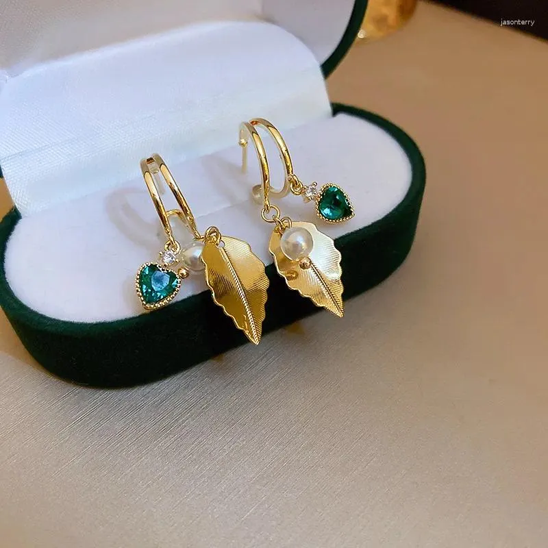 Ohrstecker 2024 Eleganter goldener Blattanhänger mit perlgrünem Kristall-Herz-Schmuck Natürliche stilvolle Geschenke für Frauen Mädchen Damen