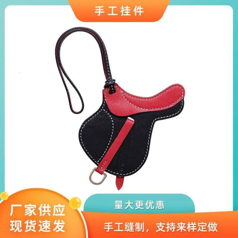 Nouveau produit de la famille H, selle pour enseignant Fu coud, sac en cuir véritable, pendentif de rétroviseur de voiture pour femmes, décoration tendance pour hommes