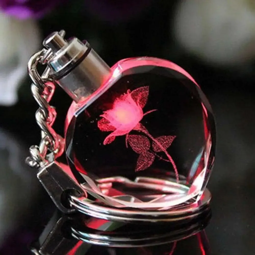 À la mode cristal artificiel Rose fleur coeur porte-clés LED lumières porte-clés chaînes amoureux couples porte-clés Saint Valentin cadeau 240113