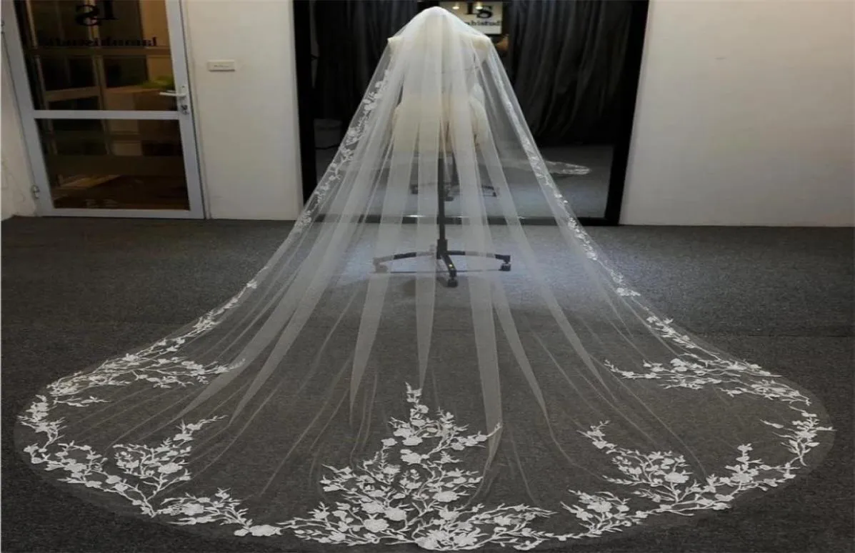 Bröllopslöja Appliced ​​Floral 1 Tier Long Cathedral Lace Edge Exquisite Elegant Bridal Veils For Bride With Comb2840798