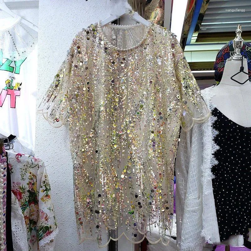 Koszulki damskie luksusowe cekinowe koszulka kobiet 2024 Summer moda Bling patrz przez tiul tshirts kobieta Pearl O-Neck luźna lśniąca koszula