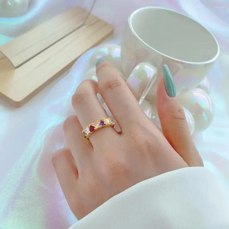 Pierścienie klastra Karaczi S925 Srebrny pierścień dla kobiet z poczuciem niszowym bohemian w kształcie serca w kształcie serca otwartym