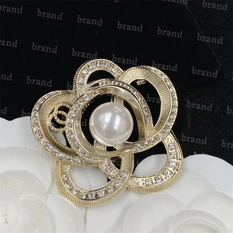 Mulheres de luxo broche mix estilo avançado sentido outono inverno moda roupas acessórios pino broches diamante carta flor strass jóias