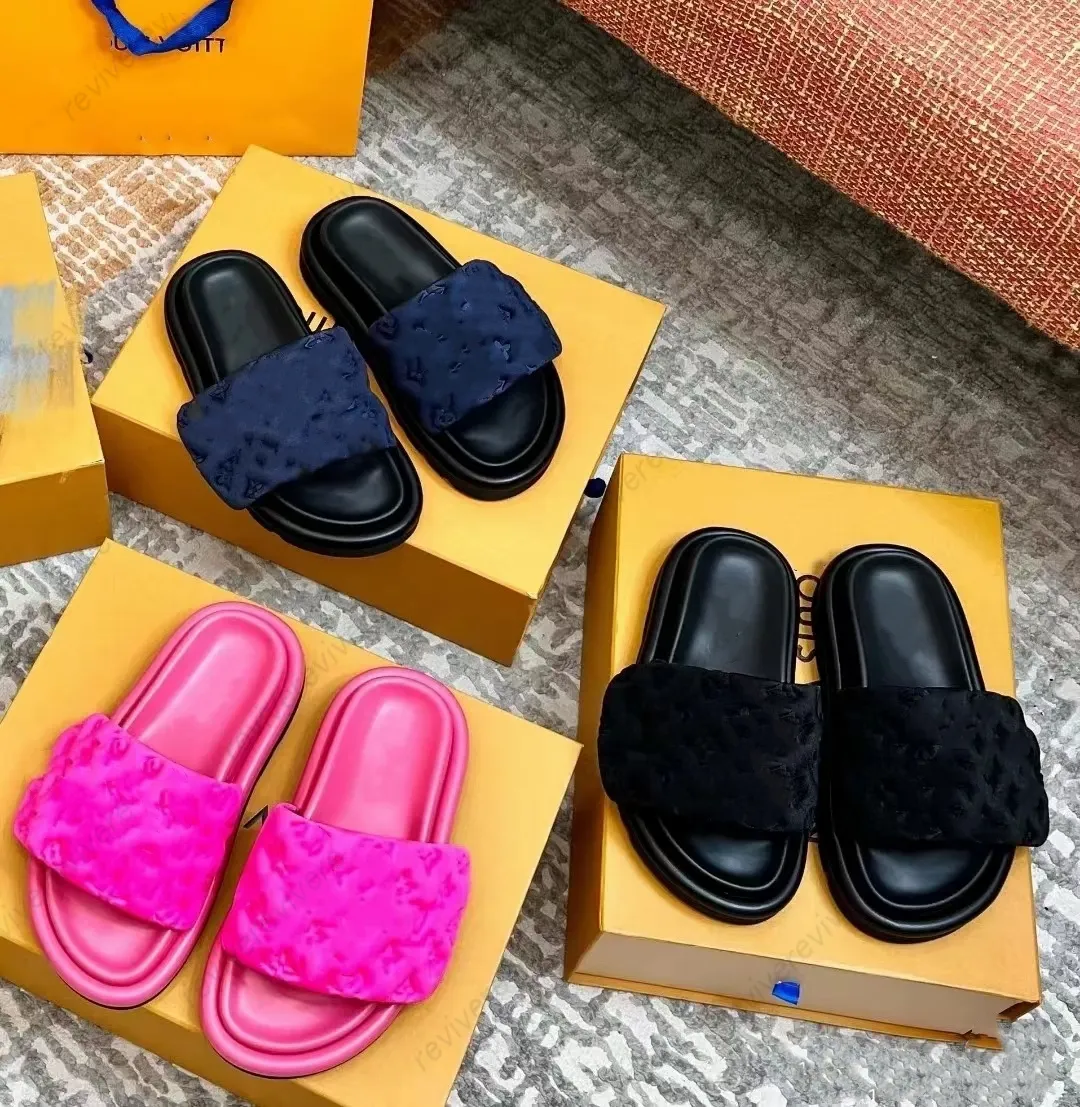 Tasarımcı terlik lüks sandal erkek kadın ayakkabı havuz yastık konfor kabartmalı katırlar bakır üçlü siyah pembe yaz moda slaytlar plaj terlikleri