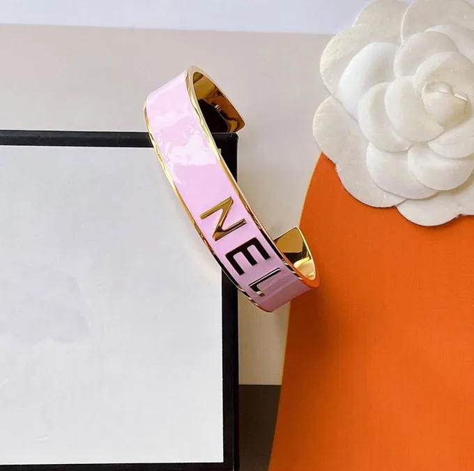 패션 디자이너 멀티 컬러 18K 골드 에나멜 뱅글 조절 가능한 디자인 팔찌 여성 사랑스러운 핑크 선택 고급 여성 절묘한 프리미엄 보석 액세서리