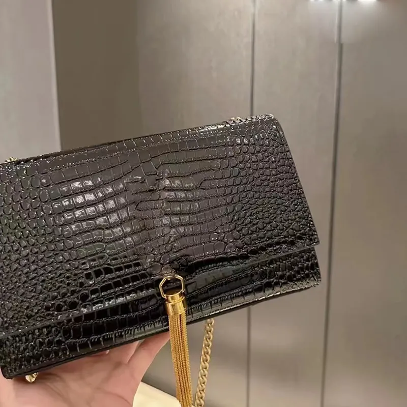 Designer Alligator Leather shoulder bags handbags clutch lady cowhide Tassel handbag messenger Crocodile Envelop women cross body bag Fashion pure