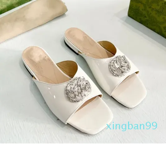 Kvinnors sandaler designer bilder borstade läderpumpar sommar skärmtryckt höga klackar mode platt flip