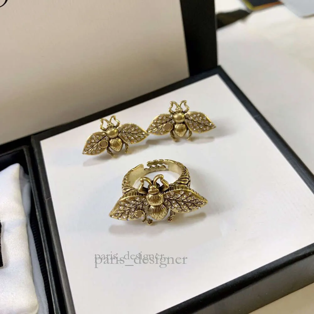 Klassisk retro diamant inlagd Little Bee Fine Jewelry New Brass Ring Fashion Redörhängen 440 644 370