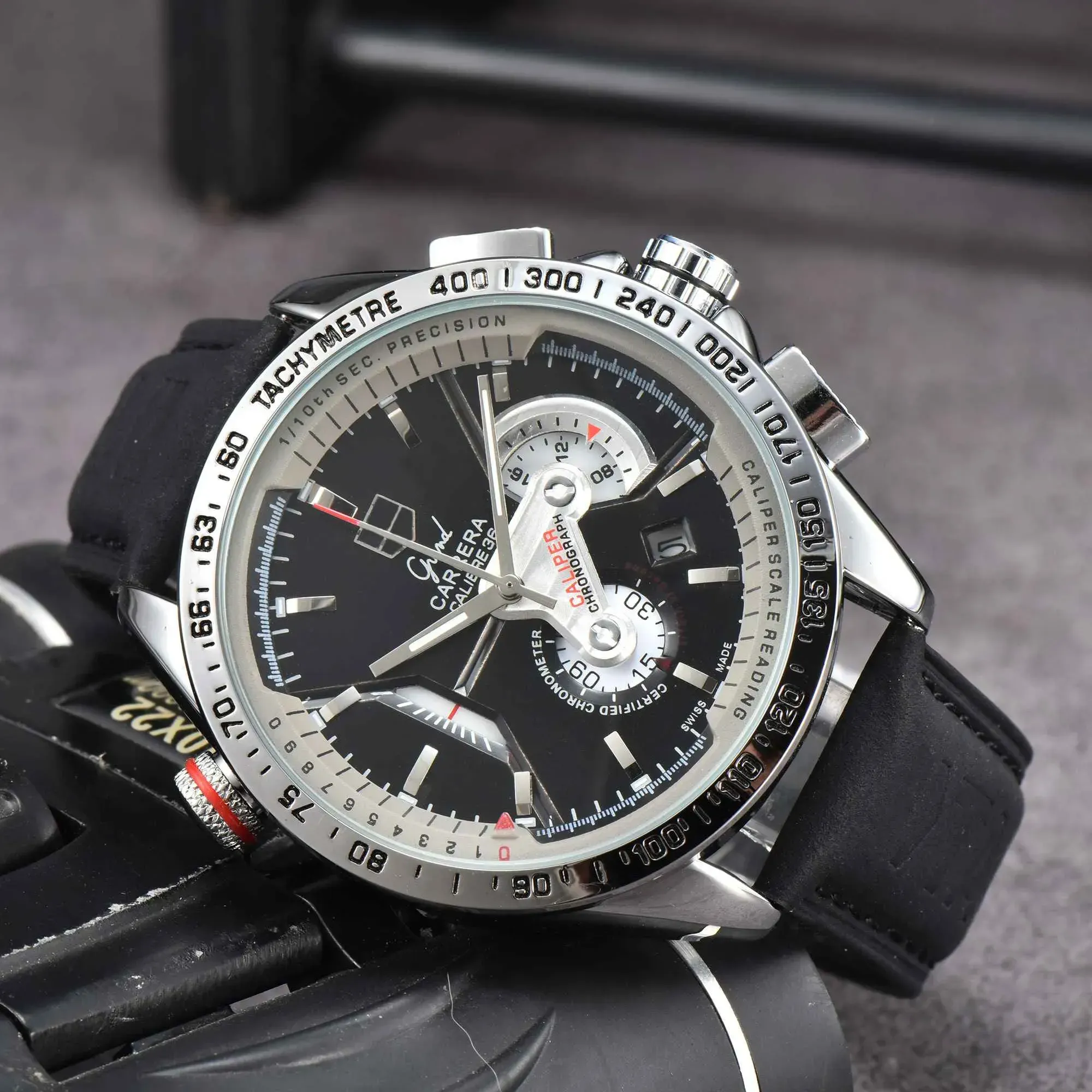 Högkvalitativ tagg Tog Chronograph Luxury Men's Men Watch Quartz Movement Calender Full Function Sapphire Watches flera klassiska stålband Män Klockor