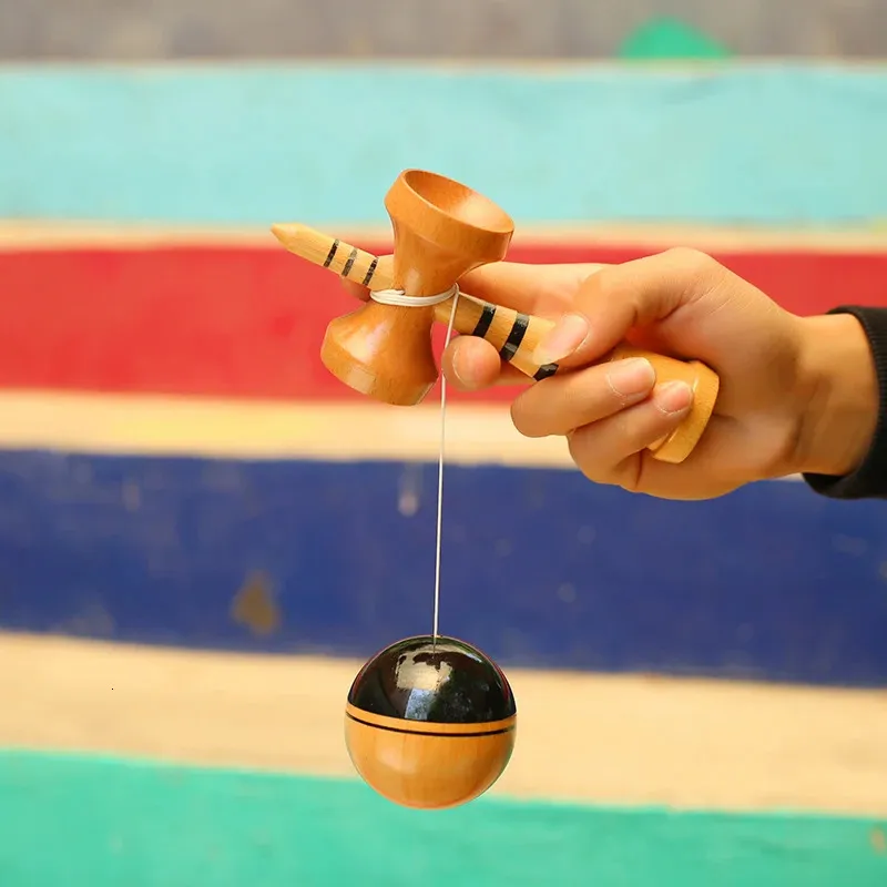 Kendama De Madera Con Bola Azul – Juego De Habilidad Japonés Clásico Para Mejorar Coordinación, Equilibrio Y Concentración