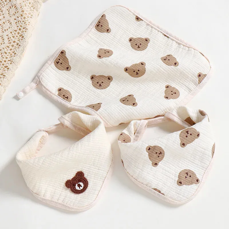 Cotton Muslin Baby Bibs Babies Accessories born Bib Saliva Towel Boys Girls Bear Print Feeding Apron Burp Cloths Bandana 240115