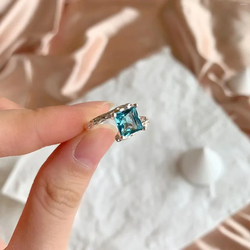 Bagues de cluster Karachis Cool Style Sterling Argent S925 Bague Femme Menthe Sucre Bleu Zircon Petit et minimaliste Instagram