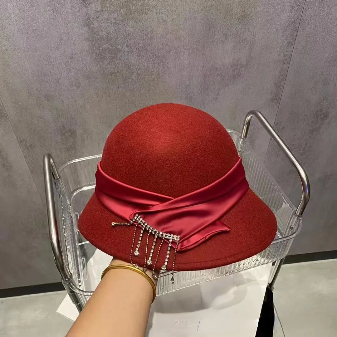 Kobiety Buctet Hats Silk Rhinestone Hat New Autumn-Zima Ręcznie robiony wełniany kapelusz francuski elegancki kapelusz basenowy