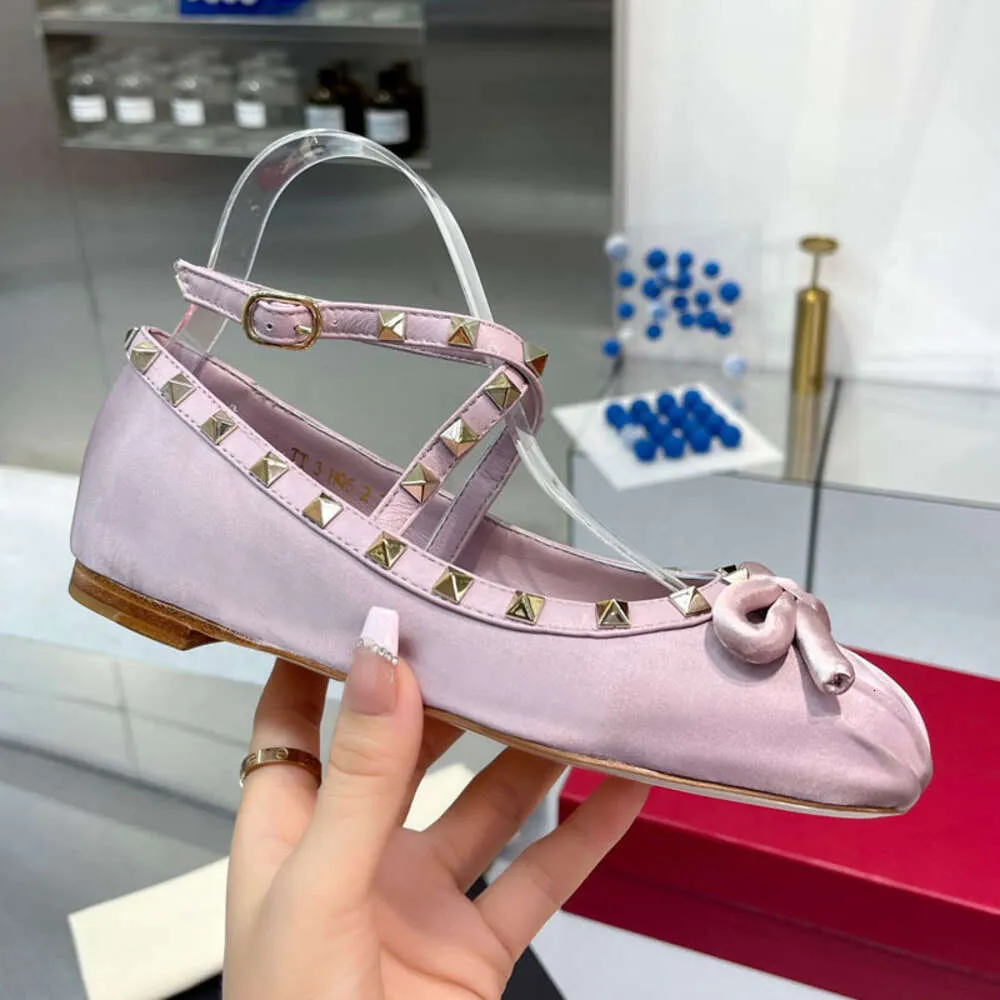 フラットシューズ VALENTINO Woman Ballet flats Multicolor 7W2S0MR8ESS BNB DHgate.com:Valentino-Inspired Satin Ballet Flats with Patent