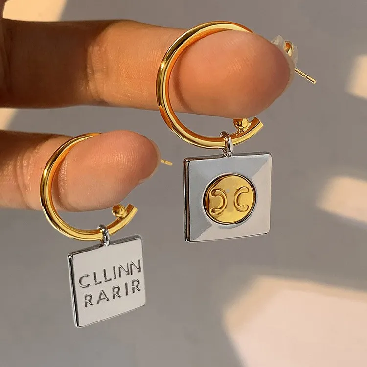 Küpe Tasarımcısı Kadınlar için Tasarımcı Asimetrik kare metal küpeler Soluk Saplama Moda Mektupları Parti Düğünleri Takı Hediyesi