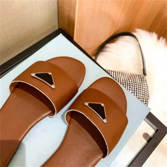 Women Designers slippers Sandals Flat Slides Flip Flops Summer genuine Triangle leather Outdoor Loafers Bath Shoes Beachwear Slippers Black White
