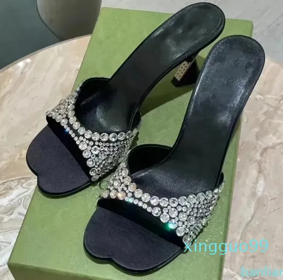 Fuchsia Sandaler Kvinnors strass tofflor Metal Heel Womens Shoe High Heeled Shoes Designer Kitten Heel Slipper Party Sandal