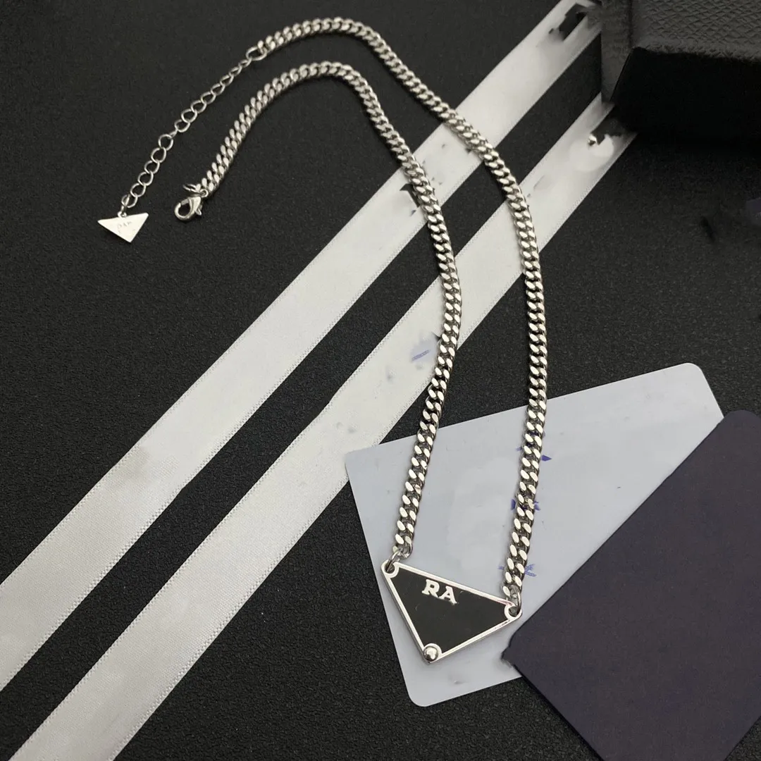 Designer Silver Color Prad Necklace Women Men Triangle Letters Punk Emamel Cool Street Woman Pendants Halsband Luxury Jewlery 3434