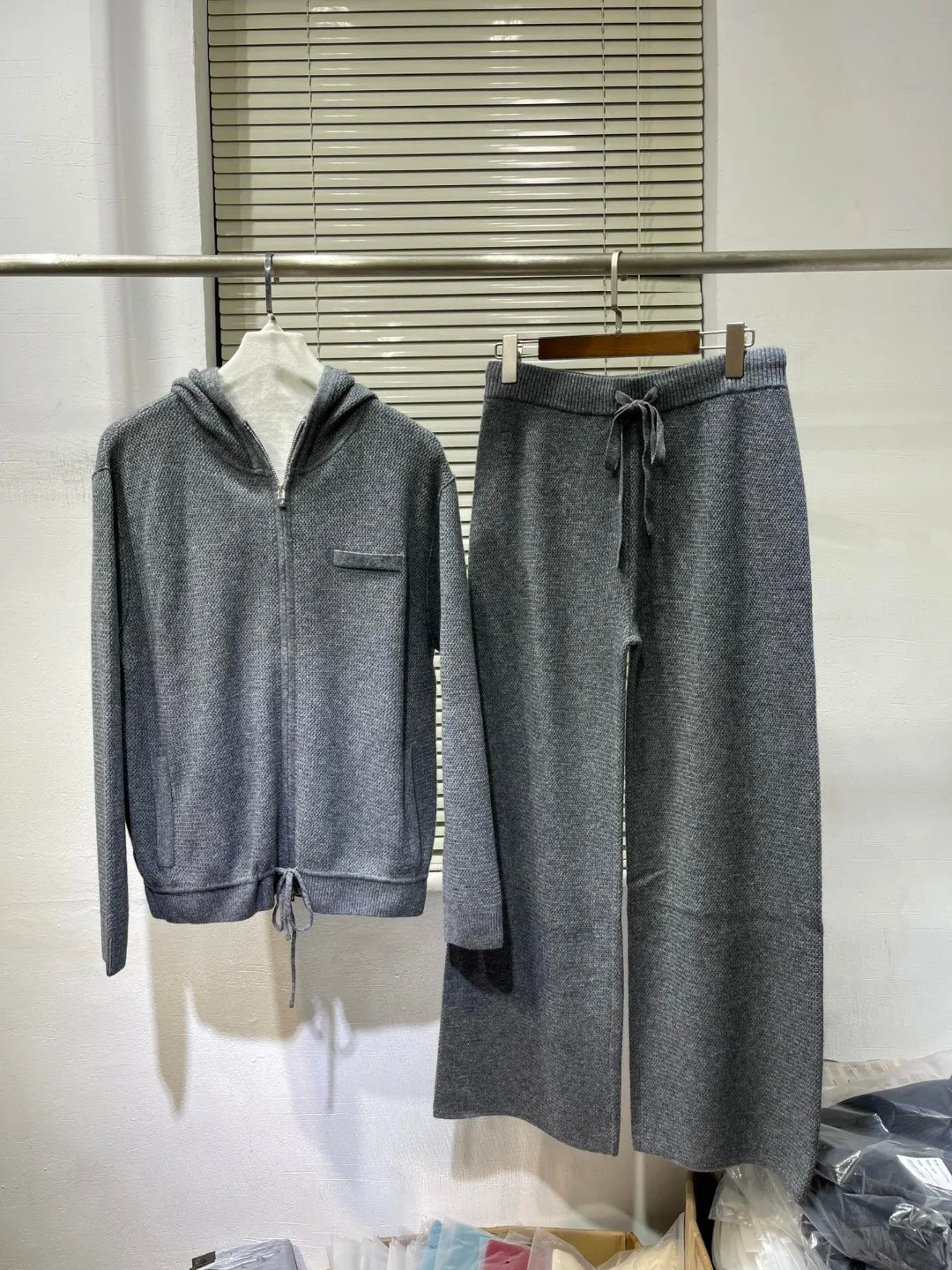 Set tuta invernale da donna in cashmere - Accogliente maglione e pantaloni Loro Piana per la stagione fredda - Set da 2 pezzi per il massimo comfort e stile