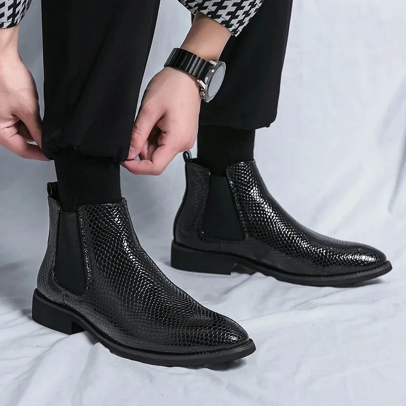 Vår- och höstens svarta arbetsstövlar PU läder modedesigner Chelsea stövlar med hög toppmotorcykelstövlar handgjorda manliga skor 240115