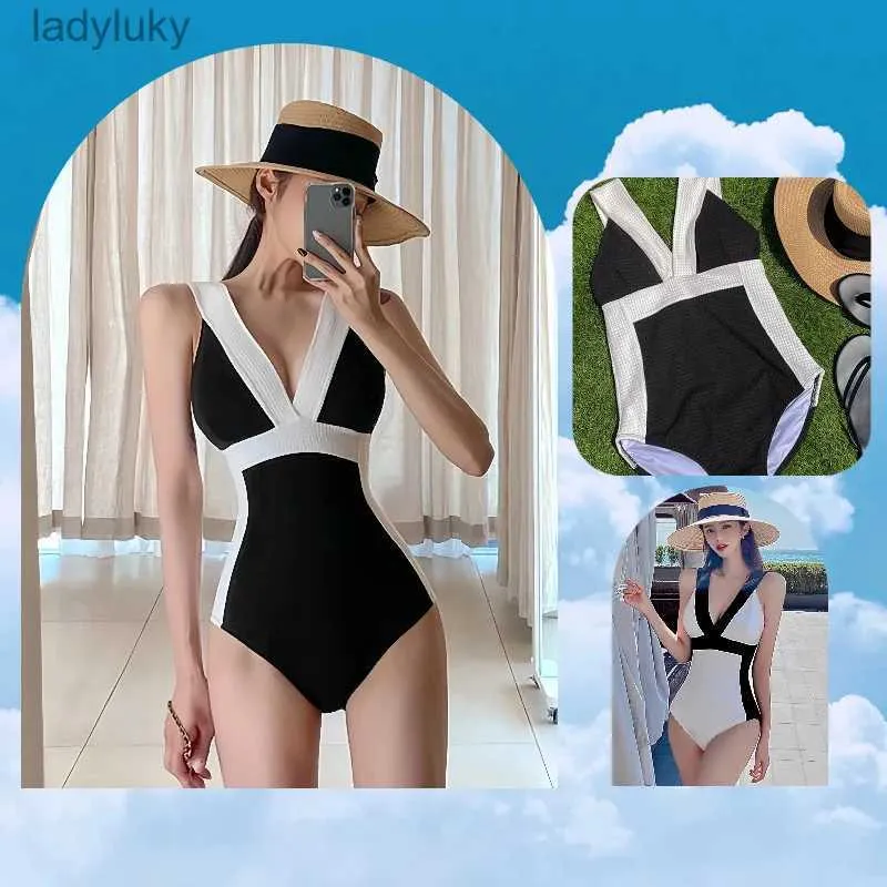 Swim Wear Sexig V-hals chic badkläder 2023 Kvinnor Svart och vitt lapptäcke Tryck upp baddräkten Skär ut en bit varm källa Bikini Bathing Suitl240115