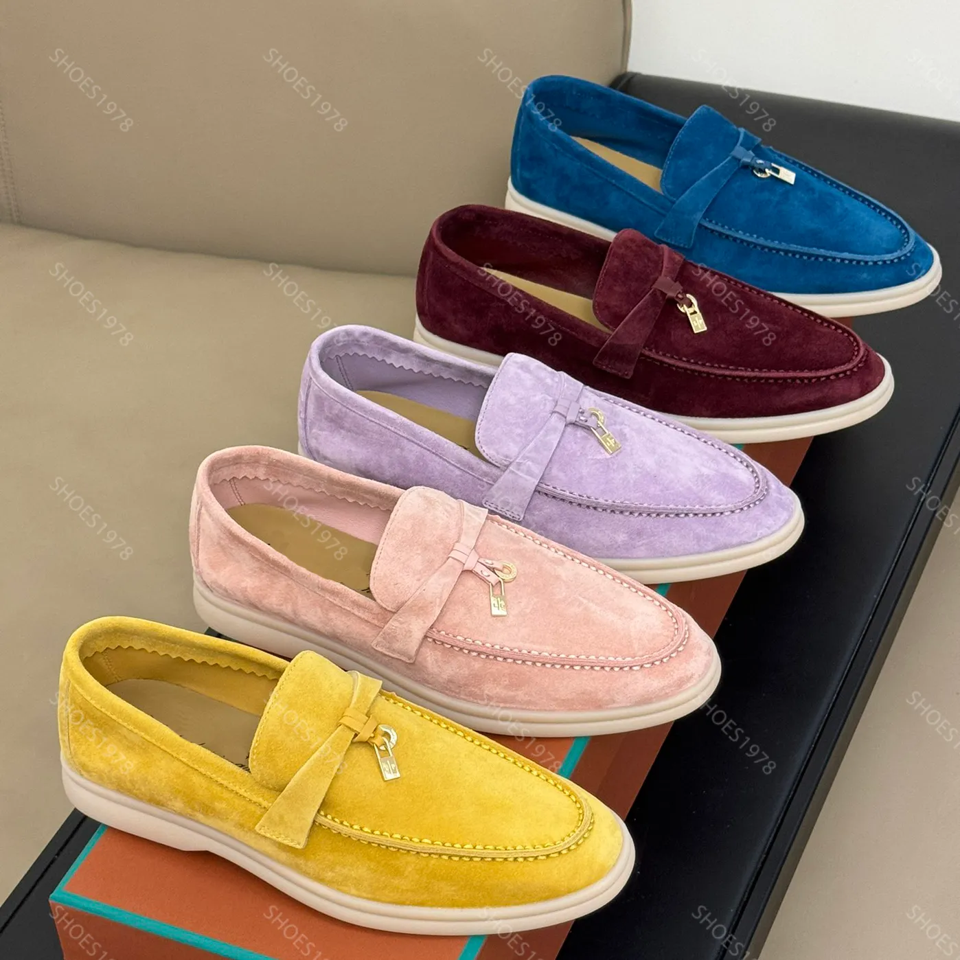 Designer Kleiderschuhe 35-47 Slebringe Top-Qualität Hand genäht Faden Klassische Schnalle Kaschmirin Frauen Flat Heels Freizeitkomfort vier Jahreszeiten Loafer Factory Schuh