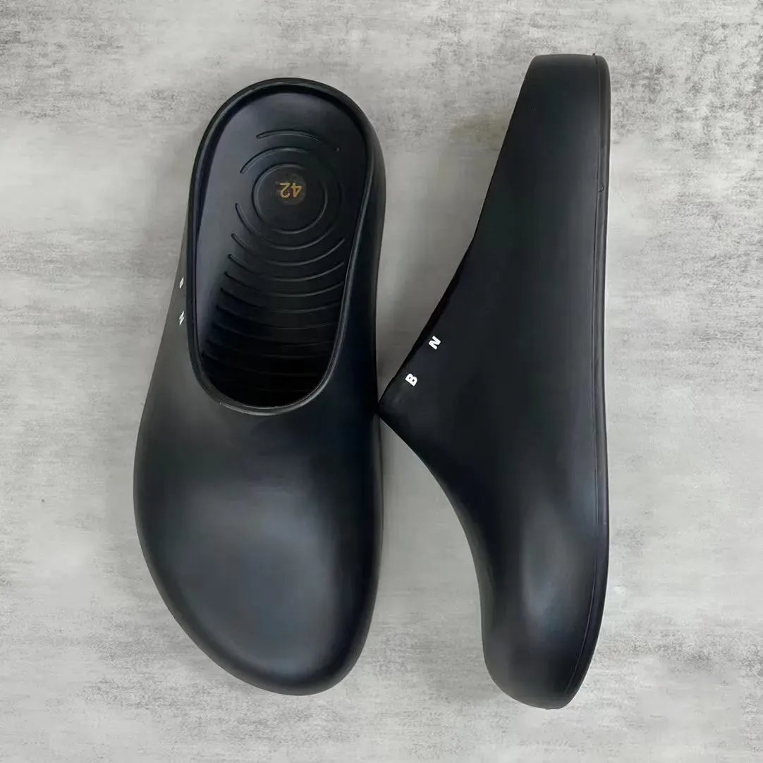Yeni Sandal Yarım Terlik Luxurys Tasarımcı Ayakkabı Paris Kaydırıcıları Günlük Ayakkabı Gerçek Deri Siyah Beyaz Yeşil Kadınlar Fasion Beach Summer Hotel Slaytlar Kız Hediye
