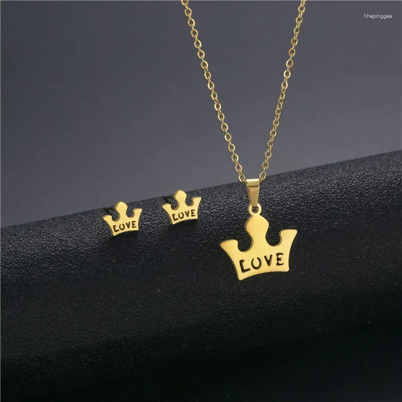 Collana Orecchini Set Corona Ciondolo da donna Acciaio al titanio placcato oro Nicchia Love Stud Accessorio transfrontaliero