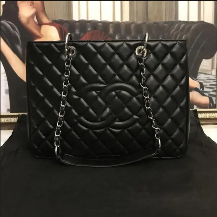 Famous Black Emboss Leather Woman Bull Bull Bage Designer Borse Nappelle Borse Donne Borse da donna Lettera Messaggine Baglie da sera Female Hot Hot