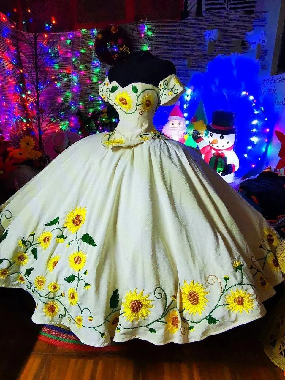 Robes Vintage Tournesols Brodé Robes De Quinceanera Charro Style Mexicain Hors De L'épaule Corset Doux 16 Robe Robe De Bal Puffy 15