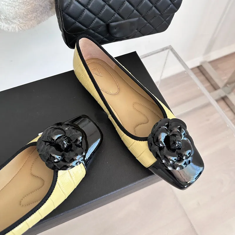 Sapatos de vestido de grife sapatos de balé de planície clássico de couro de flor clássico deslizamento de couro em bailarina feminino de luxo de luxo dedo slingbacks slingbacks de alta qualidade