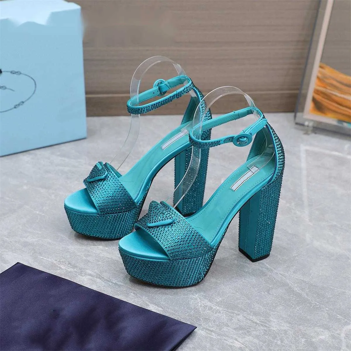 Высококачественные дизайнерские женские туфли на высоком каблуке, роскошные кожаные сандалии для ужина, модный дизайн, повседневная обувь Muller, туфли для офисных девушек, барные туфли для дам на треугольном каблуке