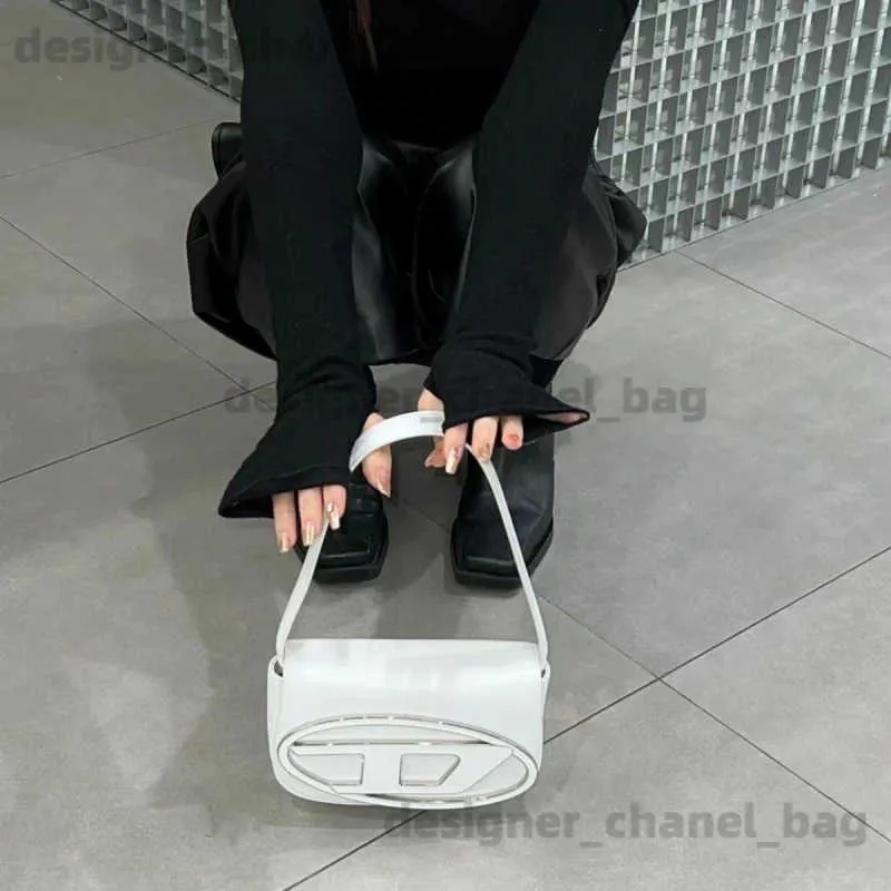 Сумки на ремне Модная популярная женская сумка Индивидуальный дизайнер Роскошная сумка Тенденция Универсальная женская сумка через плечо Классическая сумка подмышки T240116