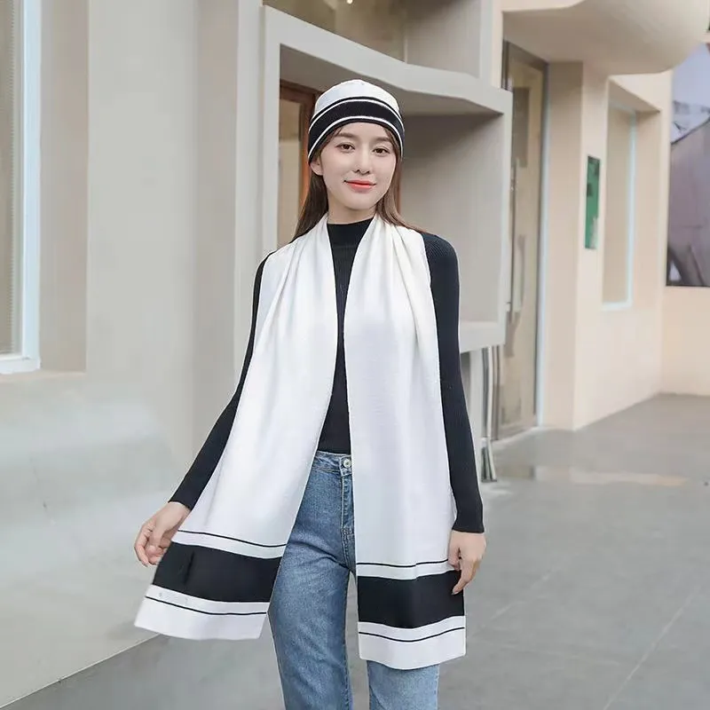 Women Designer Silk Scarf Fashion Brand Wrap Head Scarfs Square Silk Twill Pashmina Scarves Shawle Pleated Birthday Present Enkel att matcha mjuk beröringsstorlek