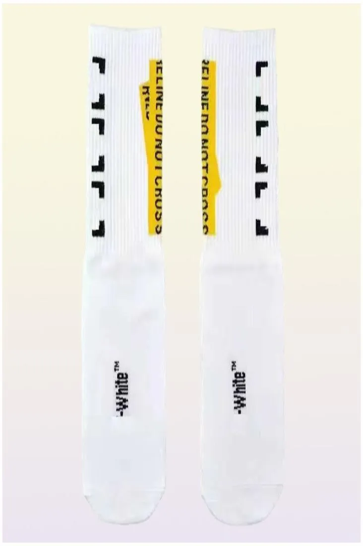 Men039S SOCKS DESIGNER OFF Fashion Mens Streetwear Women Men High Quality Cotton AllMatch Arrowxxx Printing Backable Black W1867742