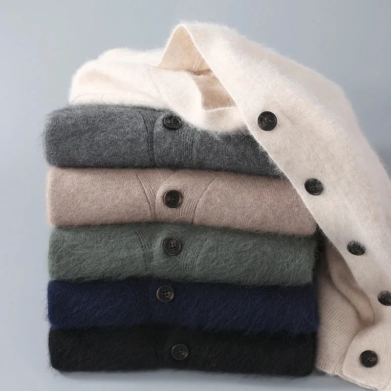 Cárdigan para hombre suéter de terciopelo de visón jersey de manga larga calidez de invierno moda de punto versión coreana Top libre de 240116