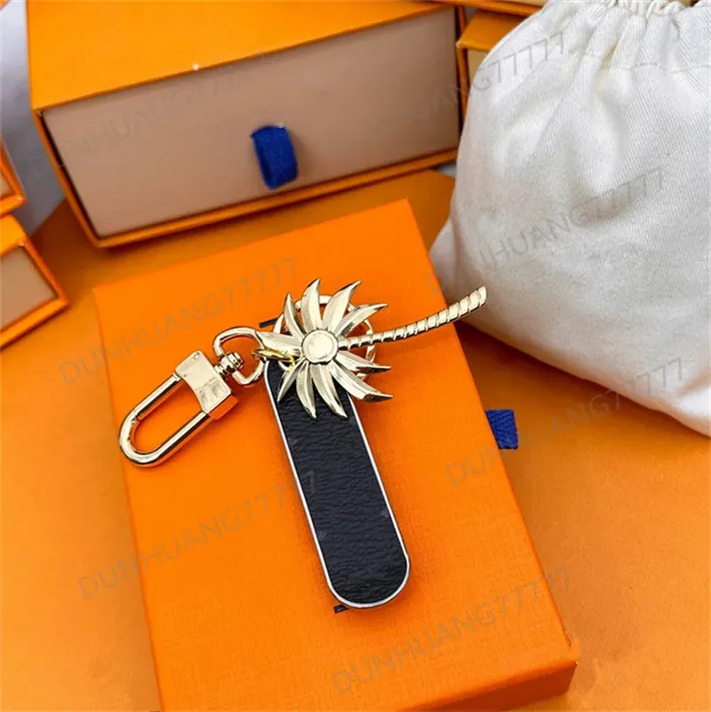 Designer's Signature KeyChain Classic Presbyopia Fashion Keychain Skateboard Luxury Accessories Keychain Phone Bag Hanging Chain Car Keychain L Signature