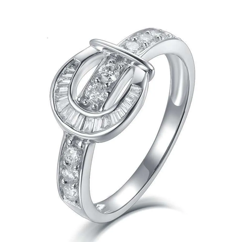 A forma personalizada soa o anel de diamante do ouro branco do projeto original da joia para mulheres