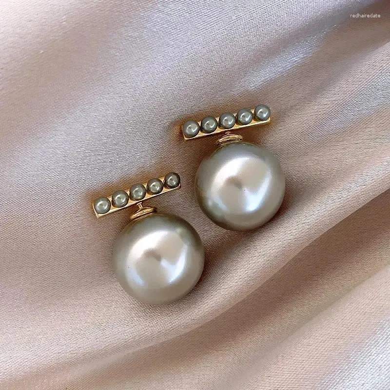Boucles d'oreilles à clous pour femmes, Design français, une ligne, perle grise, petite et luxueuse, de haute qualité, Style élégant, bijoux pour femmes, 2024