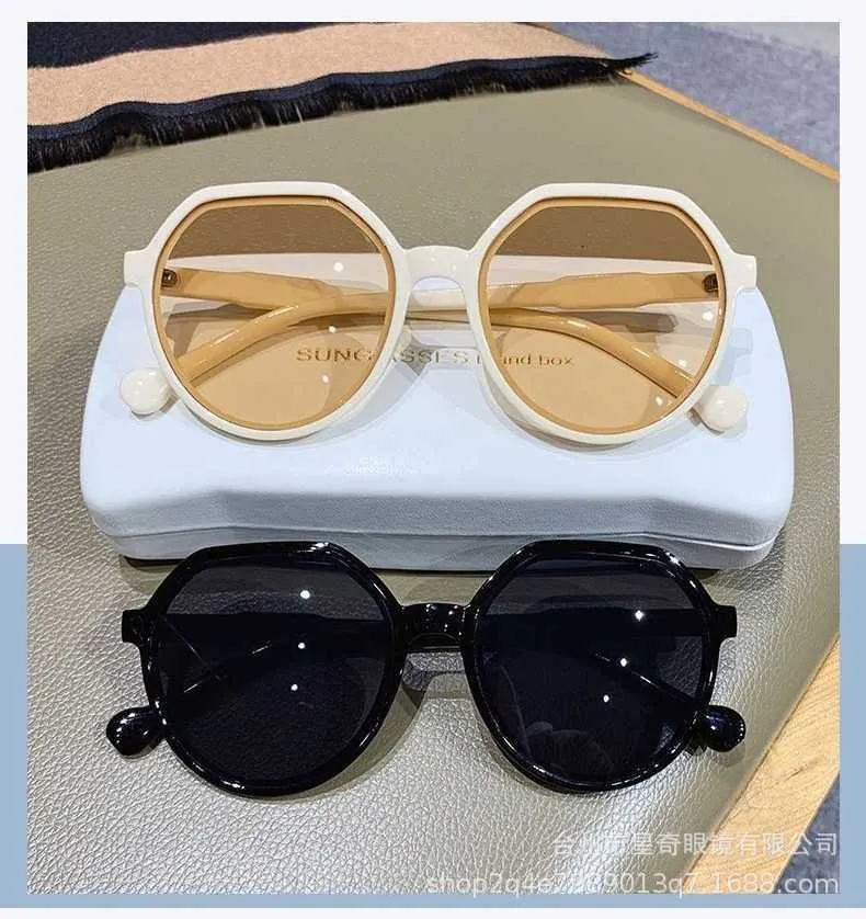 Koreansk version trendig runda solglasögon mjölk te vit fashionabla internet kändis nya glasögon 77585fu8