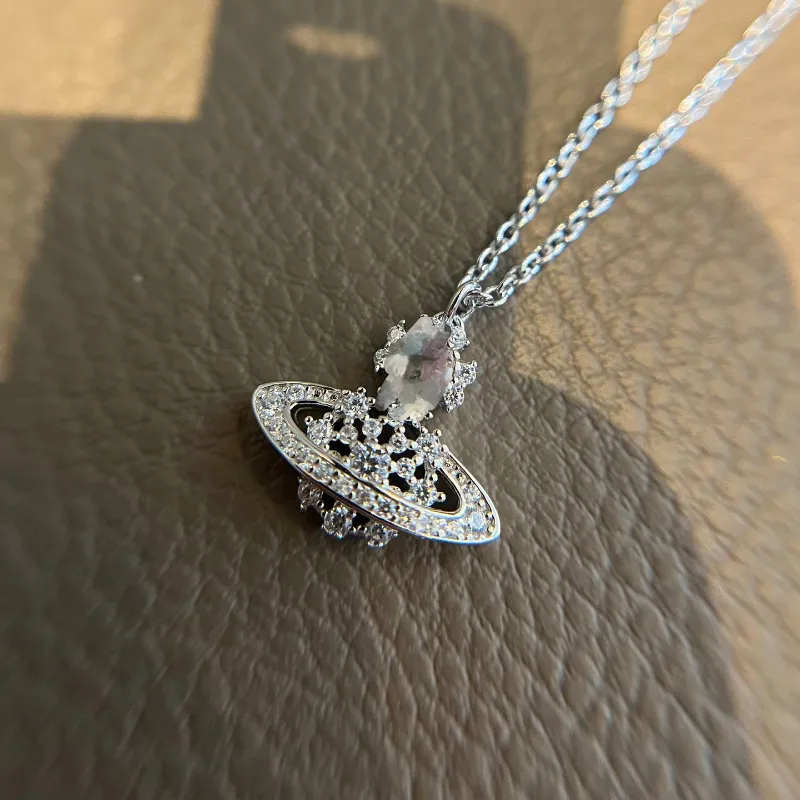 Femmes Designer Pendentif Colliers Plein de Diamant Creux Neige Petit Saturne Collier 925 Argent Clavicule Chaîne