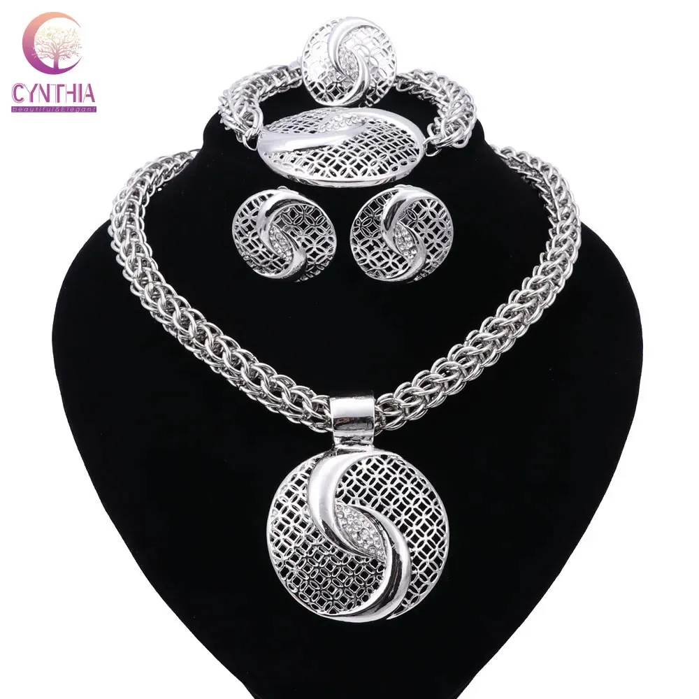 Utsökta Dubai -smycken Set Luxury Silver Plated Big Nigerian Wedding African Beads Jewelry Set Costume Design240115