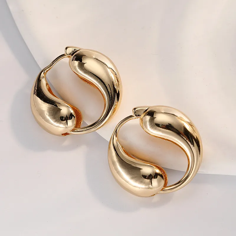 Fashion Womens Golden Personality Stud Earrings Yin and Yang Tai Chi Pisces Design Light Luxury Quality Circle Earrings Jewelry Female